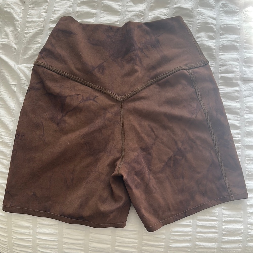 Alphalete surface pocket shorts